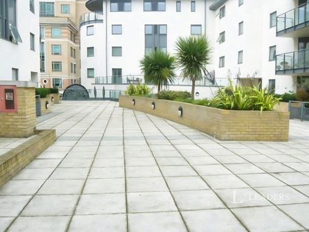 2 bedroom apartment to rent West Street, Brighton, East Sussex, BN1 - Photo 5