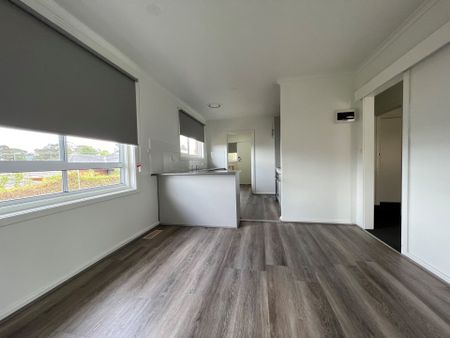 Well-Presented Unit with Comfort and Convenience - Photo 2