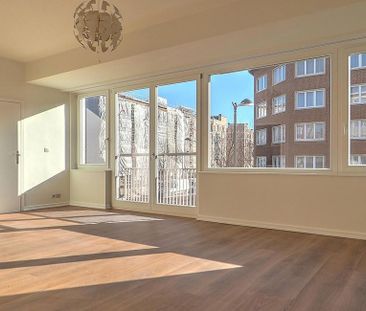 Appartement te huur in Elsene voor € 925 met 1 slaapkamer - Photo 2