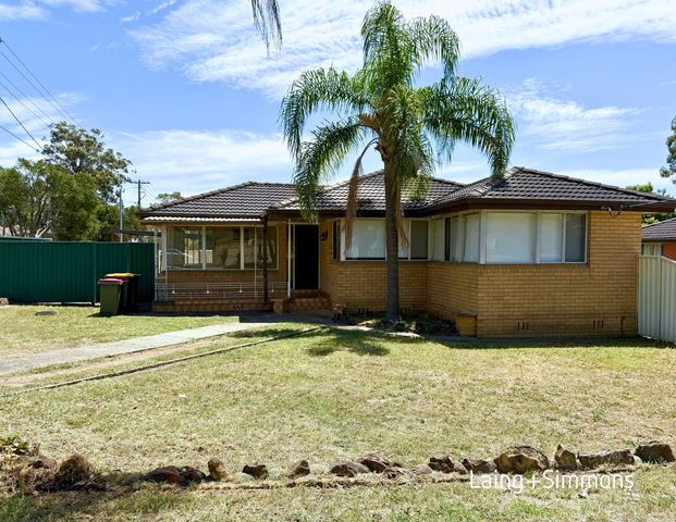 Comfortable three-bedroom home in convenient location - Photo 1
