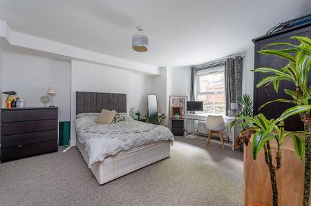 4 bedroom flat to rent - Photo 5