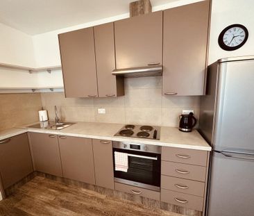3 bedroom flat to rent - Photo 6