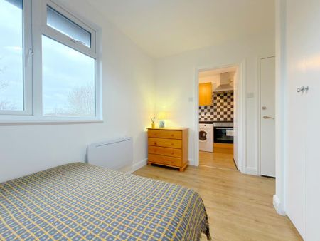 Studio to rent - Photo 2