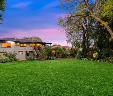 3 Bedrooms upstairs plus separate living downstairs - Photo 4