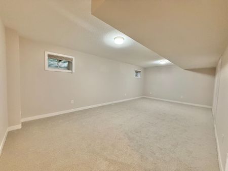 For Lease - 303 Canadensis Lane, Barrhaven, Ontario - Photo 3