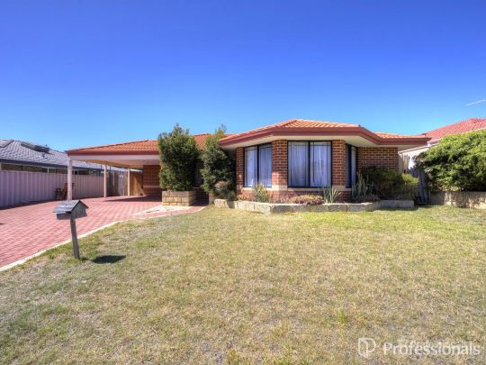 “SPACIOUS FAMILY LIVING !” - Photo 1