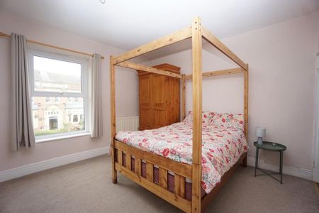 3 bedroom end of terrace house to rent - Photo 4