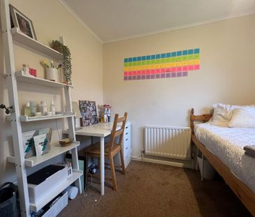 4 bedroom semi-detached house to rent - Photo 6