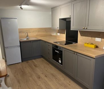 2 Bed Flat, Prestwich, M25 - Photo 3