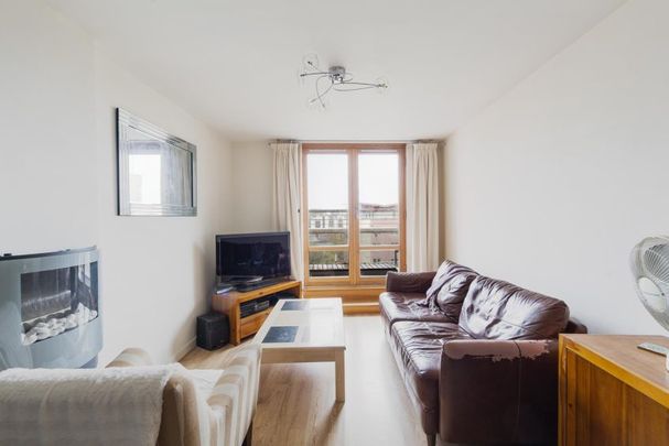 1 Bed Flat - Photo 1