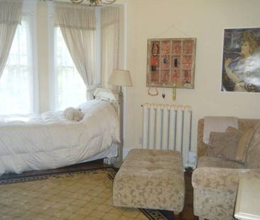 Charming 1-bedroom in Rosedale - Photo 2