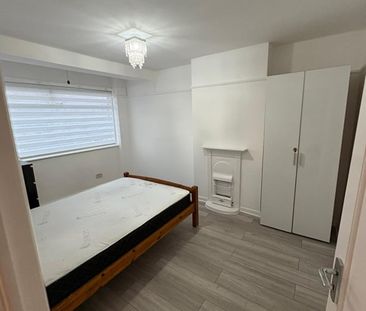 3 Bed Terraced House, Westcombe Avenue, CR0 - Photo 2