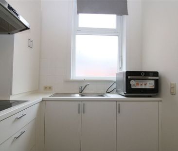 Huis te huur in Kortrijk voor € 585 met 1 slaapkamer - Photo 2