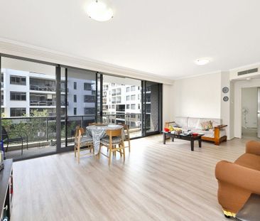 Spacious North-Facing Apartment in Convenient Location - Photo 1