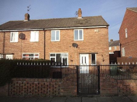 3 bedroom semi-detached house to rent - Photo 2