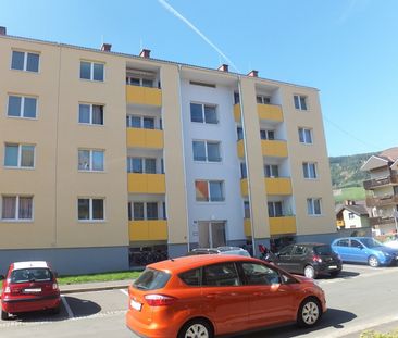 Lichtdurchflutete - 2-Zimmer-Wohnung im Obergeschoss mit Balkon - Photo 2