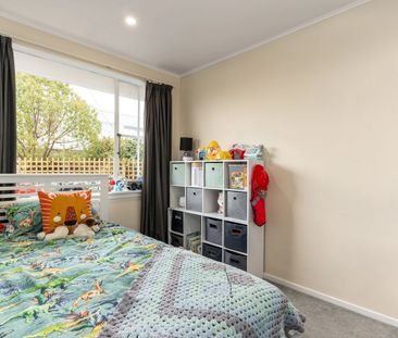 2-Bedroom Unit in the Heart of Merivale - Unfurnished - Photo 3