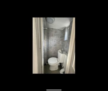 Room in a Shared House, Ravenshurst Avenue, NW4 - Photo 2