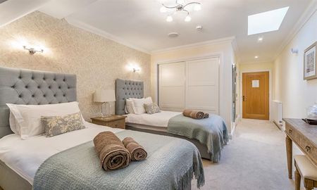 Fluer De Lis, College Town, GU47 - Photo 3