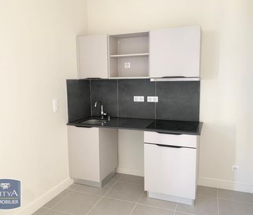 Location Appartement 3 pièces 68m² FONTENAY LE COMTE 85200 - Photo 4