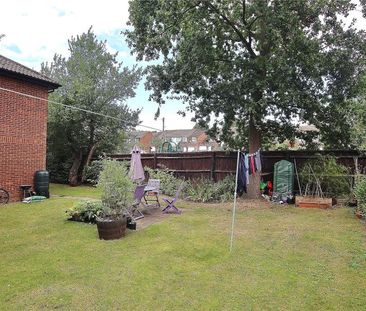 Southwood Avenue, Woking, Surrey, GU21 - Photo 6