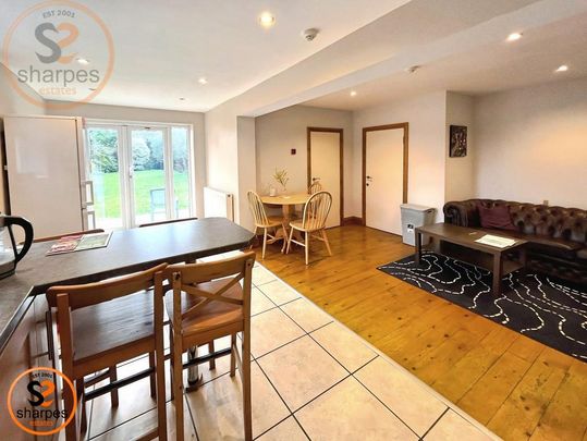 1 bedroom in a house share to rent - Photo 1