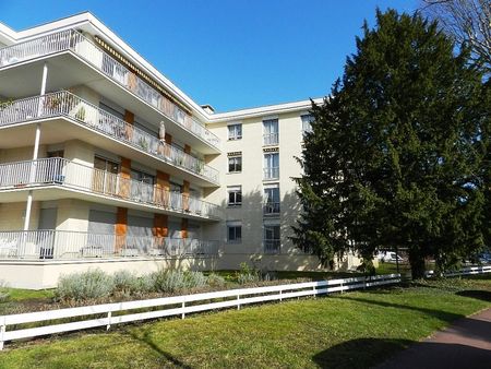 Location Appartement 3 pièces 84m² - Photo 3