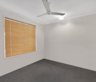 Large 3 Bedroom Home with Huge Backyard in Cul-De-Sac - Photo 4