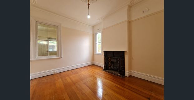 FRESHLY PAINTED LARGE 1 BEDROOM UNIT - Photo 1