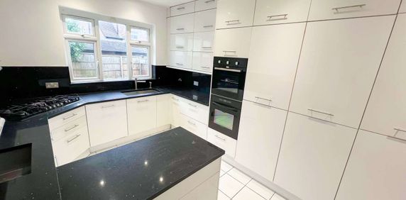 Russell Gardens 1A - Photo 2