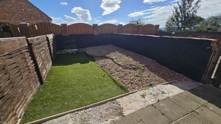 2 bed Terraced - To Let - Photo 5