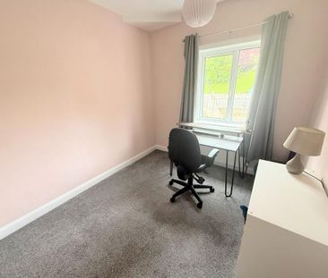 2 bedroom end of terrace house to rent - Photo 4