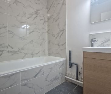 Location Appartement 2 pièces 49m² NANTERRE 92000 - Photo 2
