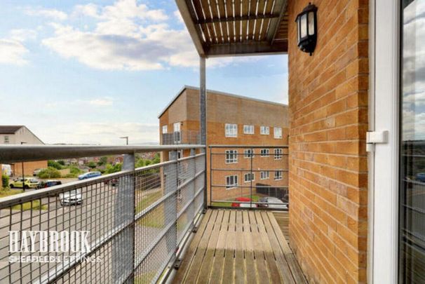 2 bedroom flat to rent - Photo 1