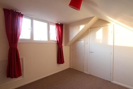 3 bedroom detached house to rent - Photo 3