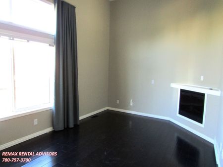 GREAT 2 BED, 2.5 BATH, 2 STOREY TOWNHOUSE, W/ FINISHED BSMT & ATTACHED SINGLE GARAGE IN THE COMMUNITY OF COPPERFIELD - Photo 5