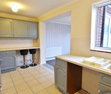 3 bedroom semi-detached house to rent - Photo 6
