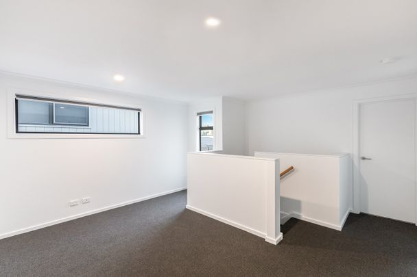 34 Cinnamon Drive, Cranbourne East VIC 3977 - Townhouse For Rent | Domain - Photo 1