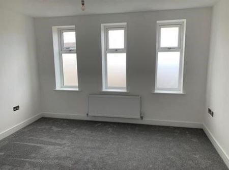 4 bedroom semi-detached house to rent - Photo 3