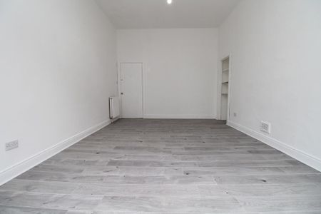 3 bedroom flat to rent - Photo 4