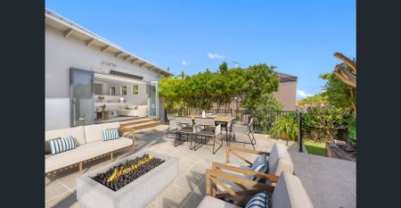 Harbour-Side Luxury with Grand Proportions and Iconic Views - Photo 3