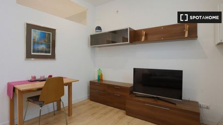 barcelona, Catalonia 08025 - Photo 2