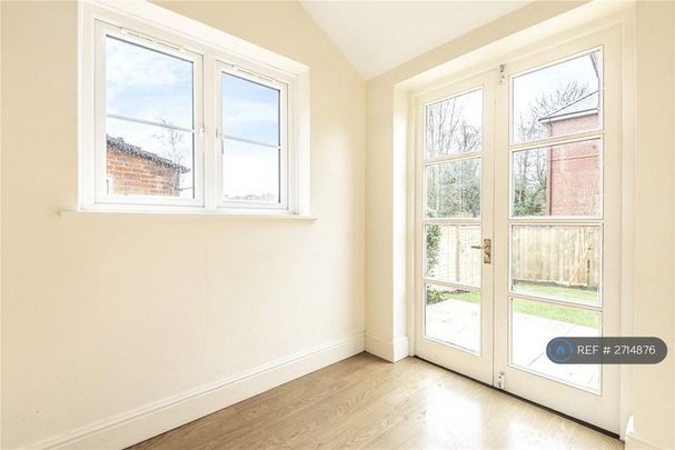 4 bedroom terraced house to rent - Photo 1