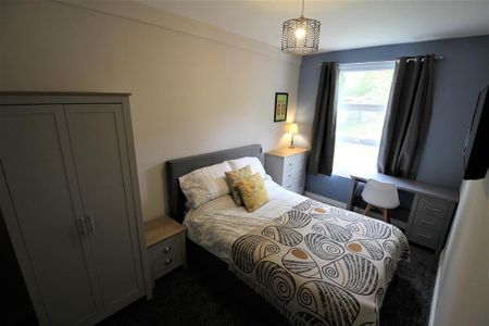4 bedroom apartment to rent - Photo 3