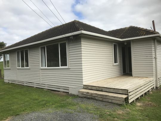 This home is need of a family, it has three bedrooms - one is of single size, open plan living, dining and kitchen, wooden floors throughout, bathroom with shower and toilet, separate laundry with a second toilet, double glazed, new coat of paint inside and out, and new curtains. - Photo 1