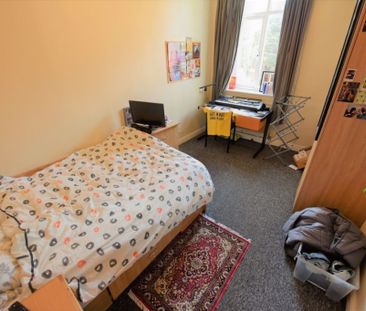 7 bedroom Flat in Wood Lane, Leeds - Photo 2