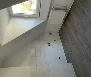 sanierte 2,5-Zimmer-Dachgeschosswohnung in ruhiger Lage - Foto 1