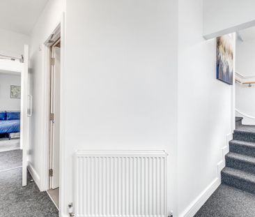 1 bedroom in a house share to rent - Photo 2