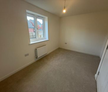 3 bedroom end of terrace house to rent - Photo 4