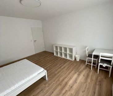 Möbliertes oder unmöbliertes WG Zimmer in 3er WG - Foto 1